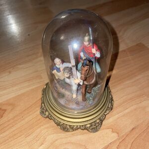 The Franklin Mint The Road to Calvary Hand-Painted Domed Figurine Limited Editio